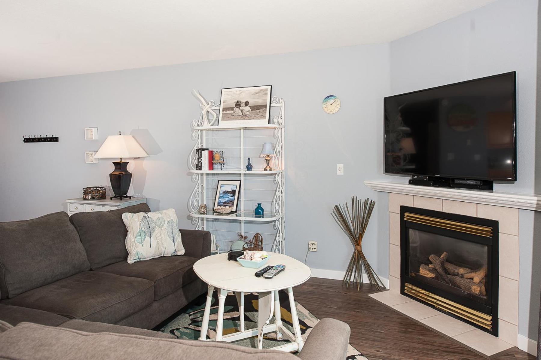 Waters Edge 214 *