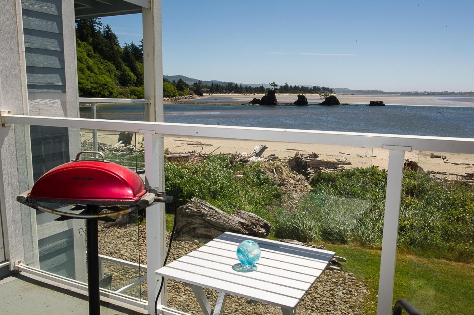 Waters Edge 214 Lincoln City