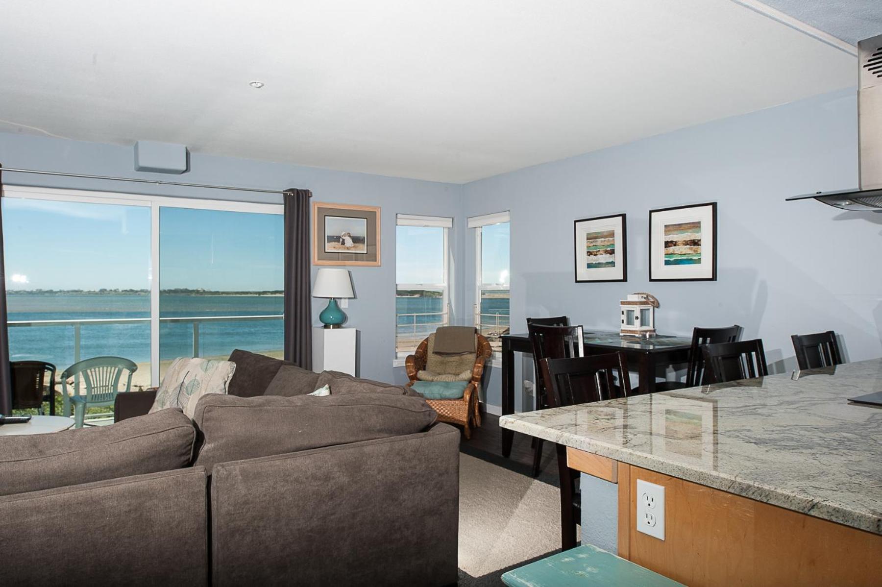 Waters Edge 214 * Lincoln City
